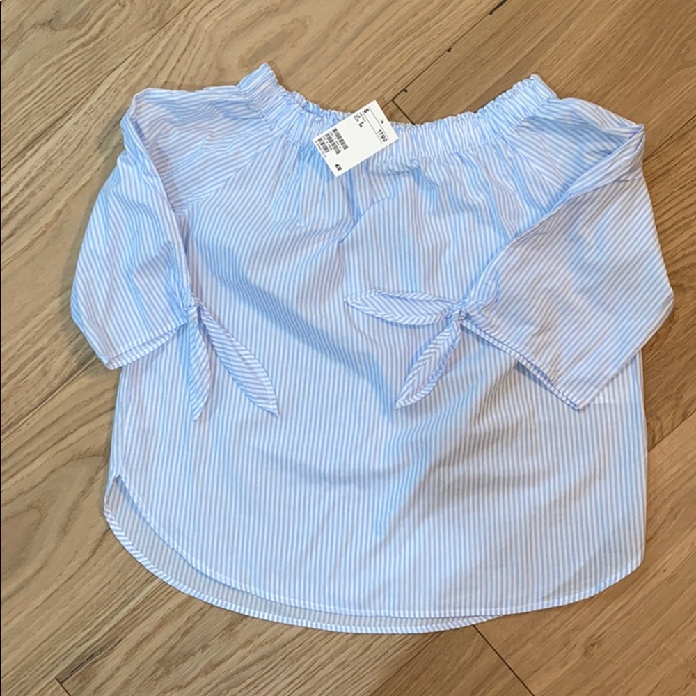 Blue and white top